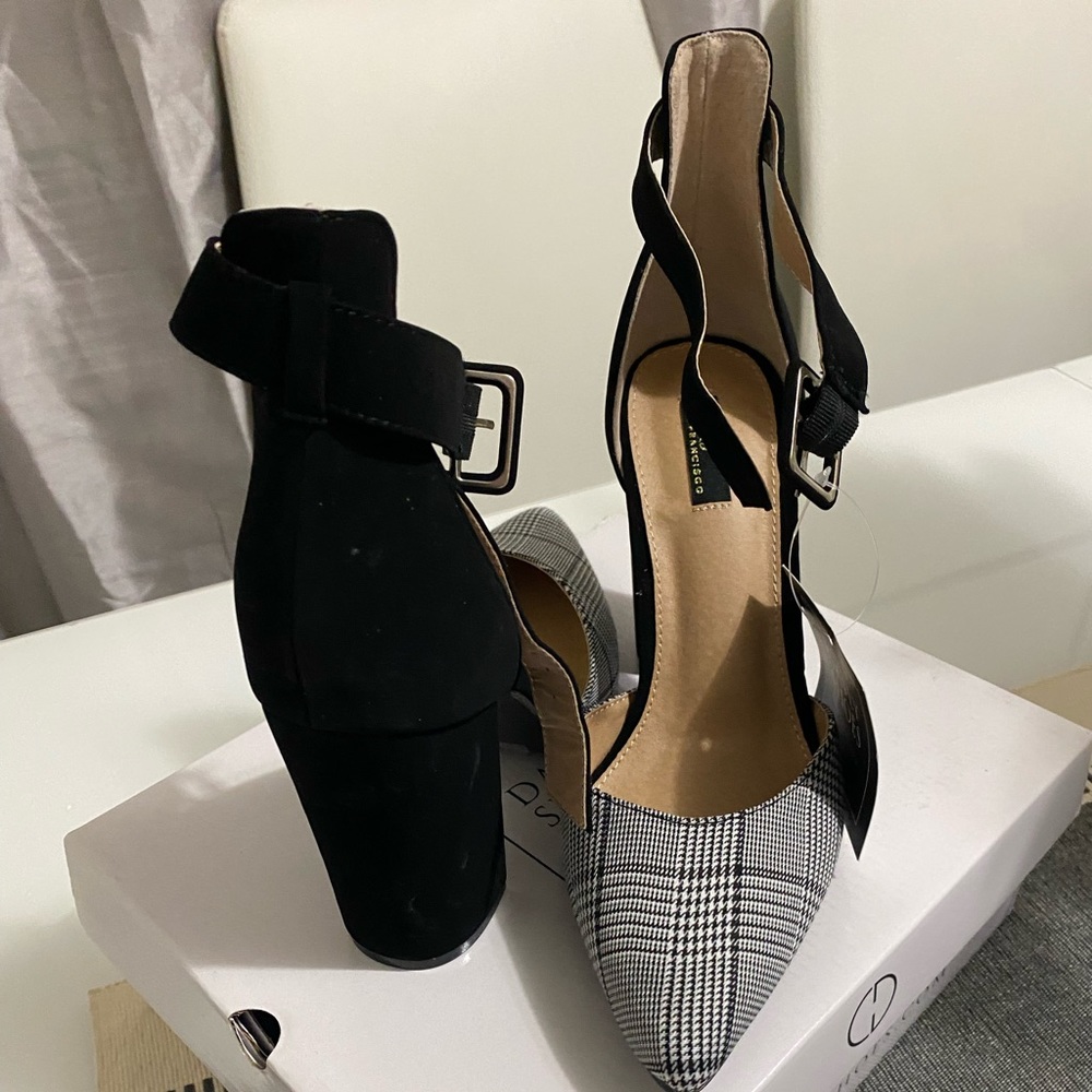 Heels - Picture 2 of 3